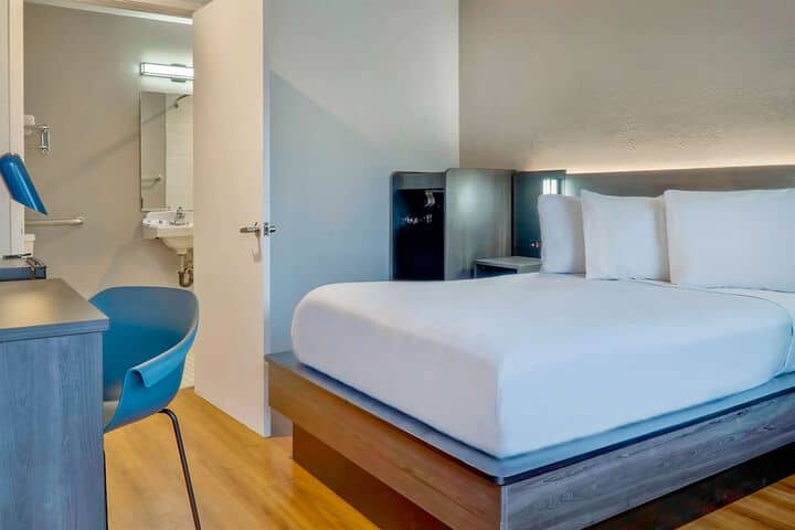 Room 9 of 26