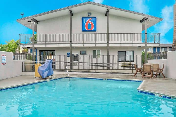Pool 17 of 26